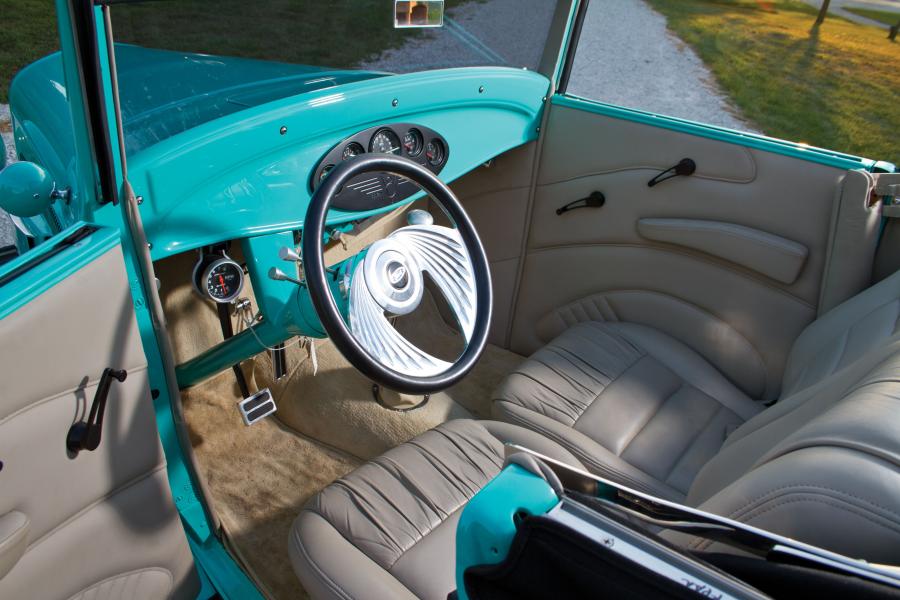  Ford Custom Cabriolet 1932 года  (фото 18 из 19)